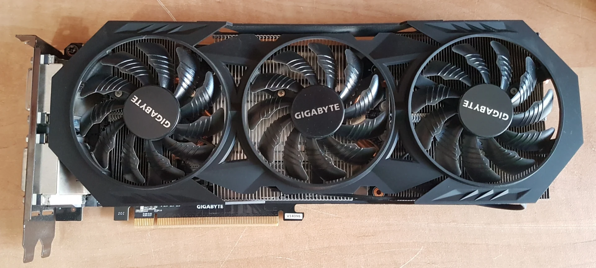 Virta Näytönohjaimet Paneeli 115 — Näytönohjaimet — large flux graphics cards panel 115