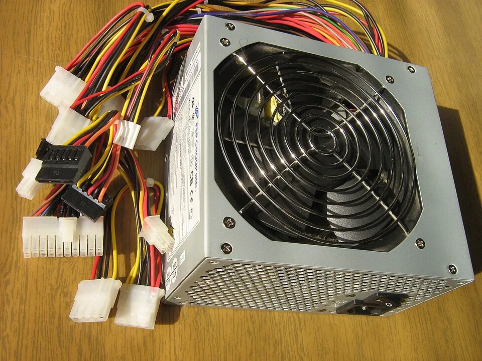 Cooler Master MWE Gold 650 750W — ATX-virtalähteet — cooler master mwe gold 650 750w 001086