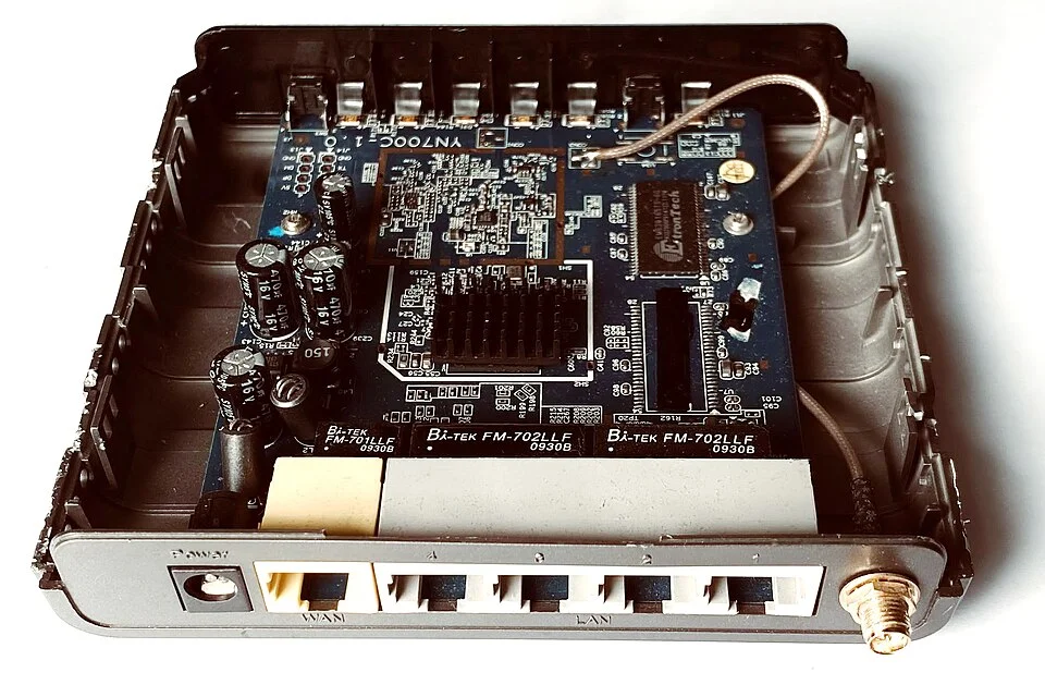 Netgear GS308 2.5 Gbps — Kytkimet ja sovittimet — netgear gs308 2 5 gbps 001276