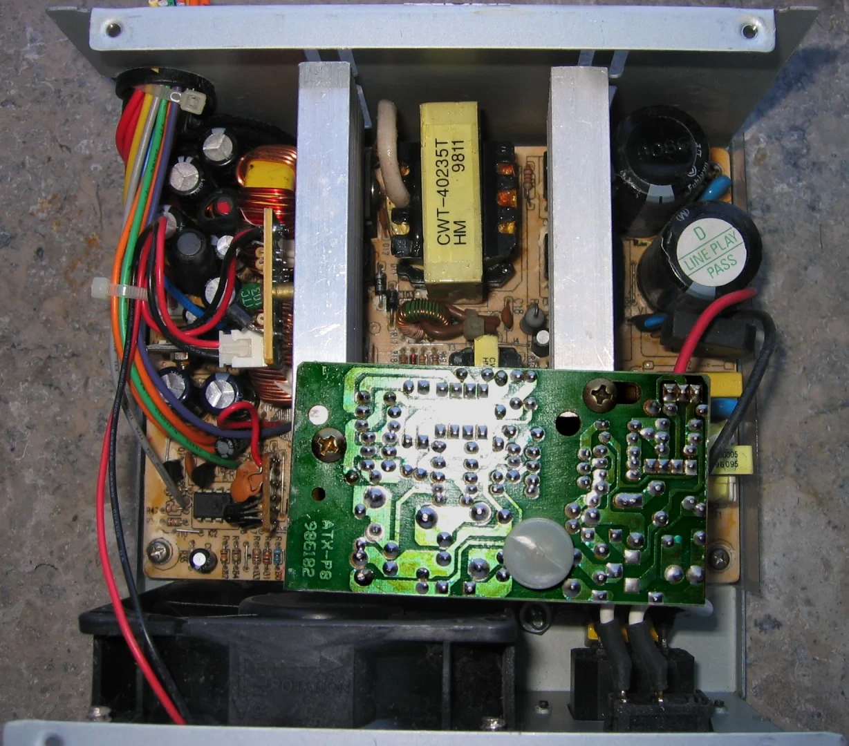 Semi-modulaarinen virtalähde 650 W — Semi-modulaariset virtalähteet — psu semi 650w