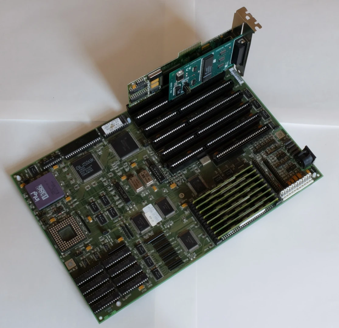 Signaali Kompaktit kotelot Kokonaisuus 82 — Paja — large signal compact cases array 82