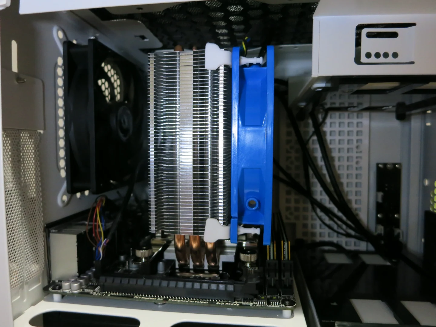 Tehokas lämpötahna — high performance thermal paste